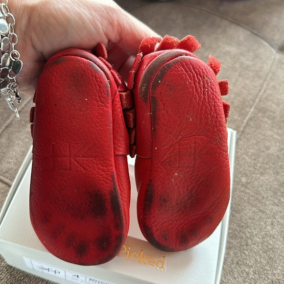 Freshly Picked Fire Engine Moccasin Size 4 - Picture 6 of 9
